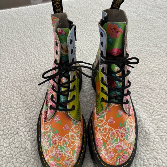 Dr. Martens Shoes - Dr. Martens Jadon Daze Boots. US Women’s Sz 9.  Excellent Condition. No Box.